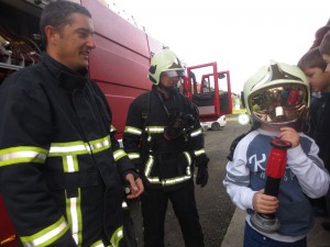 srna-vatrogasci-vjezba-spasavanje djaka i nastavnika (7)