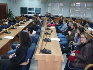 ald prijedor-posjeta mladih lokalnom parlamentu (5)