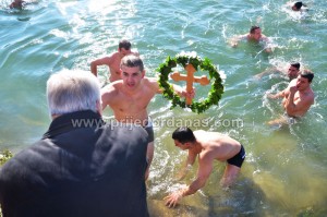 plivanje za casni krst-danijel drljaca  treci put najbrzi (6)
