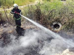 vatrogasci prijedor-pozar-deponija guma (2)