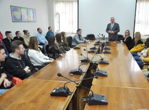 Grad Prijedor: Potpisani ugovori za stipendiranje 73 učenika srednjih škola – FOTO