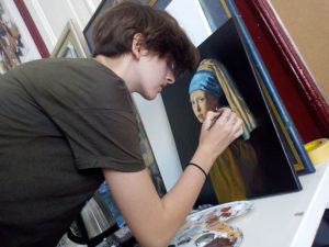 Talentovana Prijedorčanka Nataša Bubalo prodajom crteža i slika dolazi do džeparca – FOTO