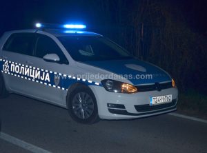PU Prijedor: U slijetanju “Audija” sa kolovoza povrijeđen vozač