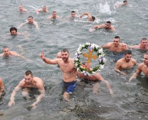 Prijedorčanin Danijel Drljača po šesti put najbrže doplivao do Časnog krsta – FOTO/VIDEO