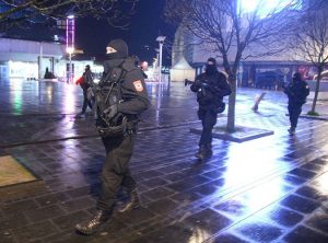 Prekršili policijski čas: Policija sinoć u Republici Srpskoj kaznila 56 građana zatečenih na ulici
