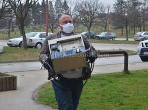 Prijedor: Iz Srbije stigli dijelovi za još jedan respirator – FOTO
