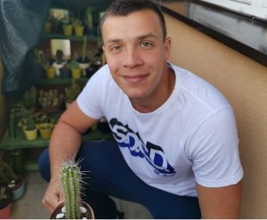 Svestrani 22-godišnjak za sve nađe vremena – fizičar, gitarista i ljubitelj cvijeća: Milanov dom pun je kaktusa