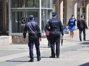 Pet lica na području Prijedora kažnjeno zbog nenošenja maske, jedno zbog kršenja policijskog časa