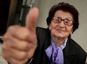 Gazi 101. godinu, a niko ne bi rekao: Potresna životna priča bake Mare dirnuće vas u dušu – FOTO