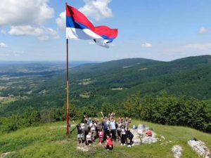 Zastava Republike Srpske ponovo na Kozaračkom kamenu – VIDEO