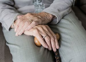Penzije prima 37 stogodišnjaka u Srpskoj: Prijedorčanin porodičnu penziju ima već 67 godina