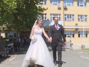 Mladenci iz Prijedora svojim primjerom poručili da ljubav pobjeđuje koronu – VIDEO