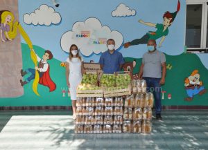 Vrijedna donacija Poljoprivredne zadruge “Kooperativa” vrtiću “Radost”: Voće i prirodni sokovi za najmlađe Prijedorčane – FOTO