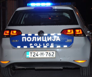Uz prijetnju nožem opljačkana kladionica u Prijedoru: Policija traga za razbojnikom