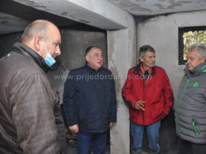 Gradonačelnik Đaković pozvao ljude dobre volje da pomognu izgradnju novog doma Ranku Joviću kojem je izgorjela kuća – FOTO