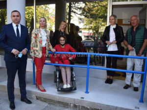 Tri pristupne rampe u Prijedoru za lakši pristup licima sa invaliditetom ustanovama kulture – FOTO/VIDEO