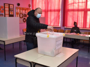 Prijevremeni izbori za gradonačelnika: Do 11 časova u Prijedoru glasalo 7,74 odsto građana – FOTO