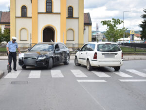 Još jedna saobraćajka u Prijedoru: Sudar “Forda” i “Audija” – FOTO