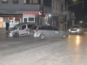 Nova saobraćajka na prijedorskim ulicama: Sudar “Fiata” i taksi vozila – FOTO