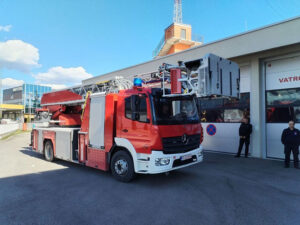 Prijedor: Vatrogasci dobili auto-ljestve vrijedne 2,3 miliona KM – FOTO