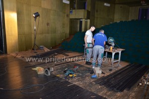 pozoriste prijedor-pri kraju radovi na zamjeni dasaka (2)