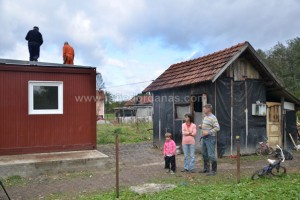 POMOĆ ZA VIŠEČLANU PORODICU: ITALIJANI OBEZBJEDILI KROV NAD GLAVOM – FOTO – VIDEO