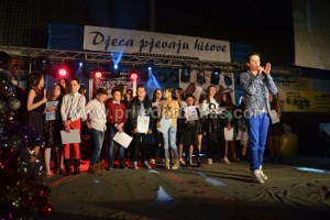 MARIO DELIĆ IZ LJUBIJE POBJEDNIK NOVOGODIŠNJIH KARAOKA – FOTO