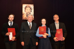 PRIJEDOR: NAJBOLJIM PROSVJETNIM RADNICIMA URUČENE SVETOSAVSKE POVELJE – FOTO