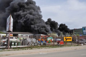 PRIJEDORSKI VATROGASCI UČESTVOVALI U GAŠENJU VELIKOG POŽARA U SANSKOM MOSTU – FOTO