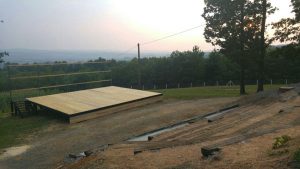 brezicani-amfiteatar kod crkve (3)