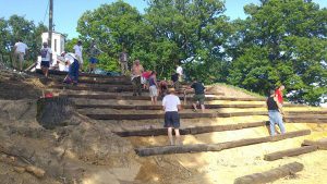 brezicani-amfiteatar kod crkve (5)