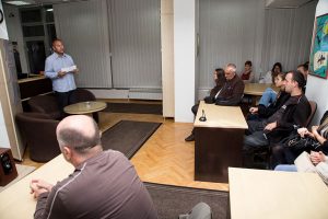 srna-kozara-kocicu-2