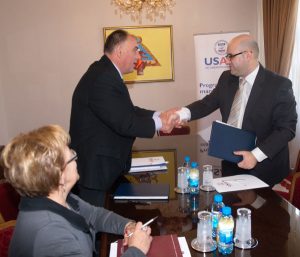 srna-pomoc-zenama-usaid