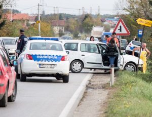 avaz-sudar-renoa-i-policijskog-vozila-1