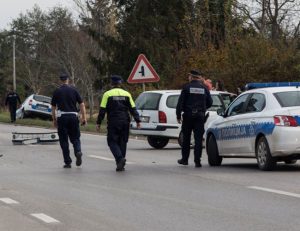 avaz-sudar-renoa-i-policijskog-vozila-2