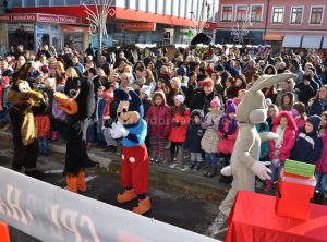 novogodisnja-bajka-kicenje-jelke-nastupi-skolaraca-2