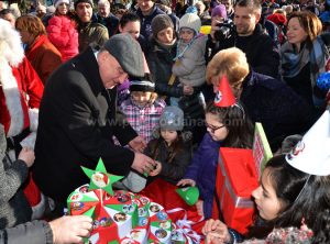 novogodisnja-bajka-kicenje-jelke-nastupi-skolaraca-3