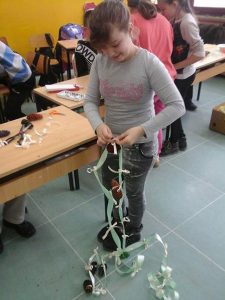 os-cirilo-i-metodije-trnopolje-ukrasi-od-recikliranog-materijala-4