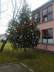 os-cirilo-i-metodije-trnopolje-ukrasi-od-recikliranog-materijala-7