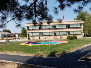 Novac iz Srbije za dvorište i sportske terene: U toku preuređenje prijedorske OŠ “Petar Kočić”