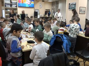 Prijedor: Đaci učestvovali na radionici u Gradskoj čitaonici – FOTO/VIDEO